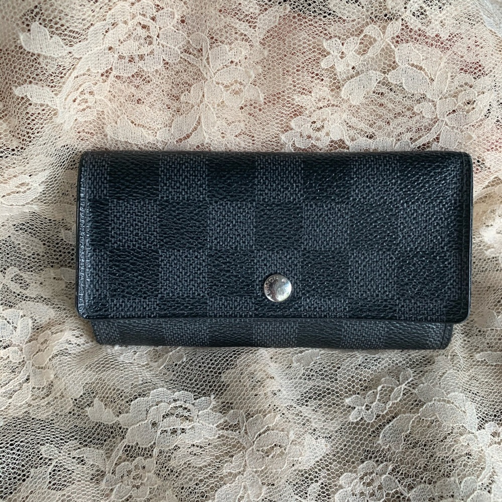 Louis Vuitton Graphite Key Pouch - Picture 1 of 16